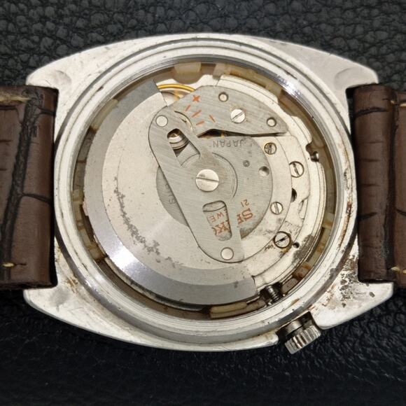 Vintage 1974 Square Seiko Automatic Mens Silver Watch W/daydate & Brown accents - Picture 10 of 10
